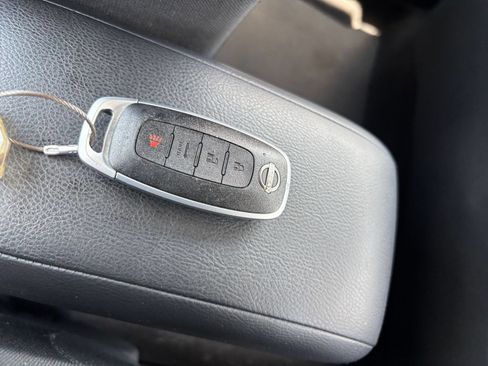 Used 2025 Nissan Versa SV FWD image 21