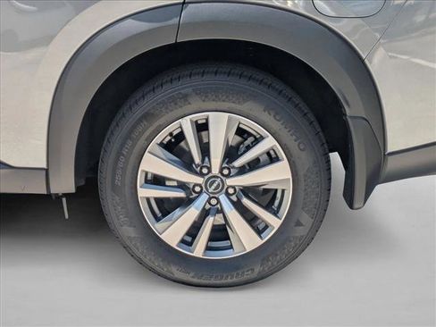 Used 2025 Nissan Pathfinder SL FWD image 23