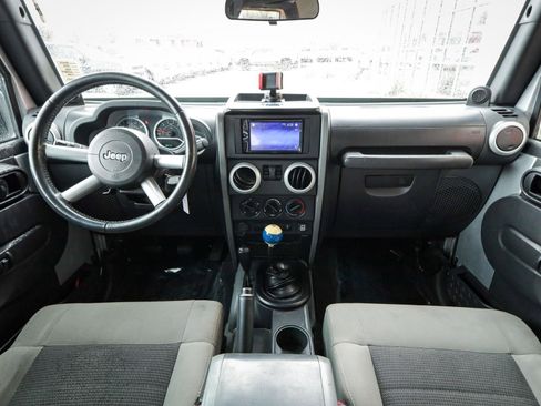 Used 2010 Jeep Wrangler Sahara image 15