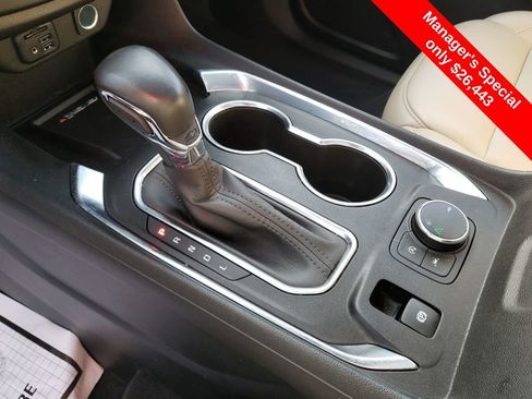 Used 2022 Chevrolet Traverse LT w/ LT Premium Package image 24