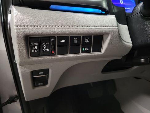 Used 2023 Honda Odyssey Touring image 18