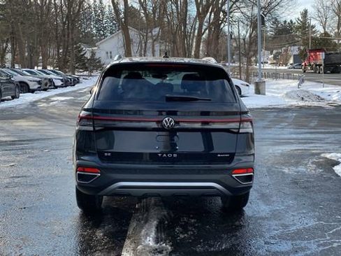 New 2026 Volkswagen Taos SE image 6