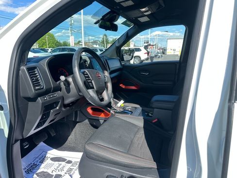 Used 2022 Nissan Frontier PRO-4X AWD/4WD image 9