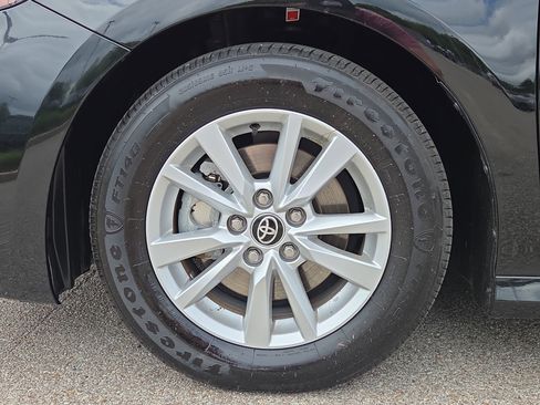 Used 2025 Toyota Camry LE image 9