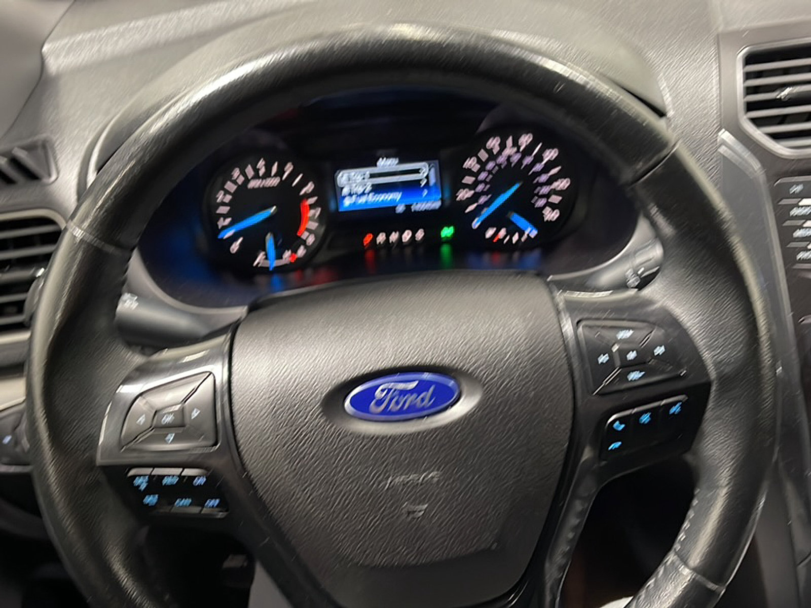 Used 2018 Ford Explorer XLT FWD image 4