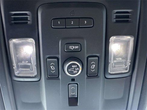 Certified 2023 Chevrolet Suburban Premier image 22