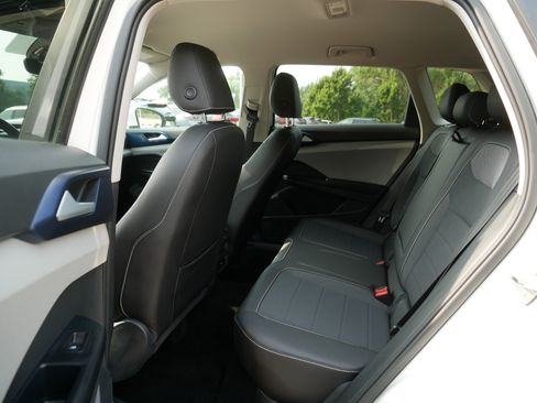 Used 2024 Volkswagen Taos SE AWD/4WD image 36