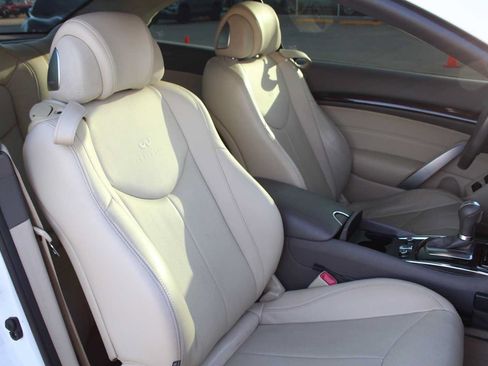 Used 2014 INFINITI Q60 Convertible w/ Premium Package RWD image 17