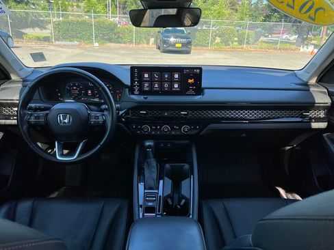 Used 2023 Honda Accord Touring image 11