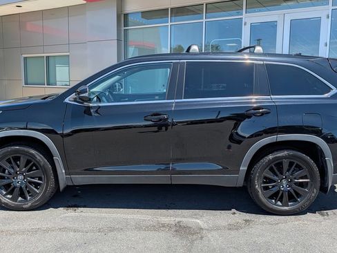 Used 2019 Toyota Highlander SE AWD/4WD image 6