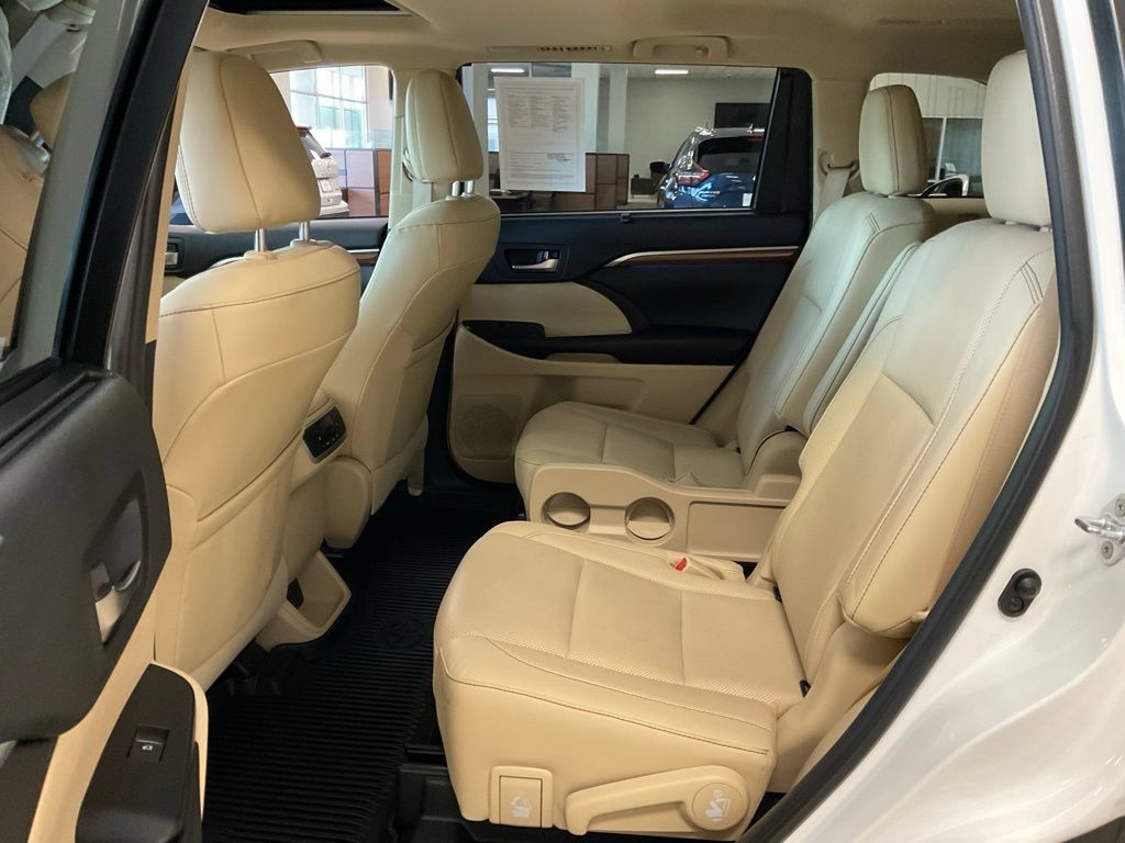 Used 2019 Toyota Highlander Limited AWD/4WD image 23