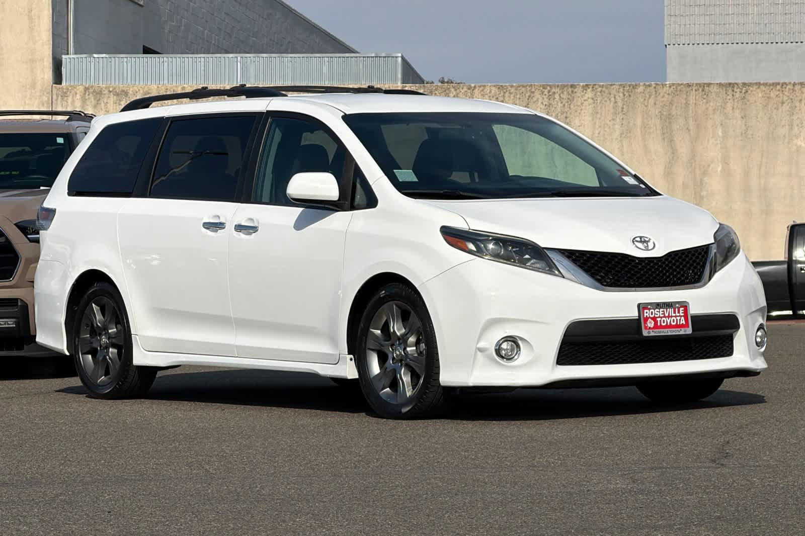 Used 2016 Toyota Sienna SE FWD image 5