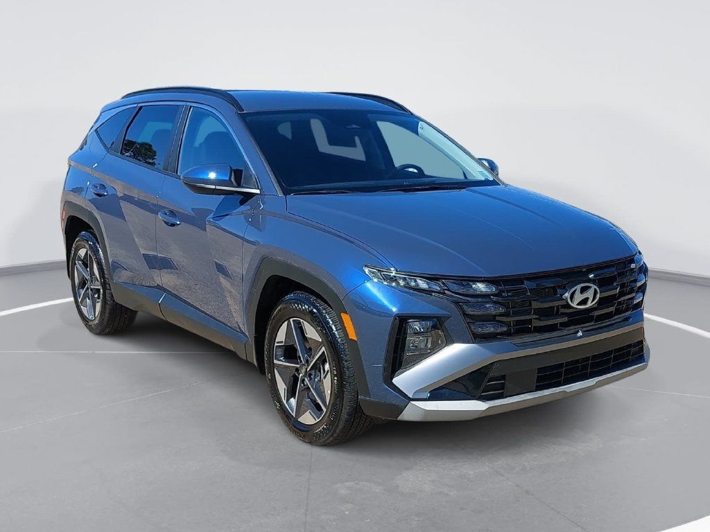 Certified 2025 Hyundai Tucson SEL FWD image 3