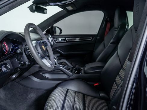 Used 2021 Porsche Cayenne GTS image 4