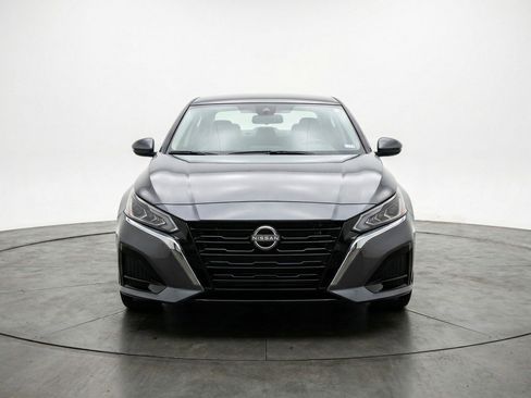 Used 2025 Nissan Altima 2.5 SV image 1