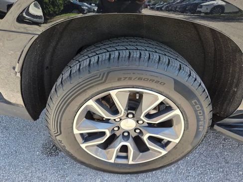 Used 2021 Chevrolet Suburban LT RWD image 20