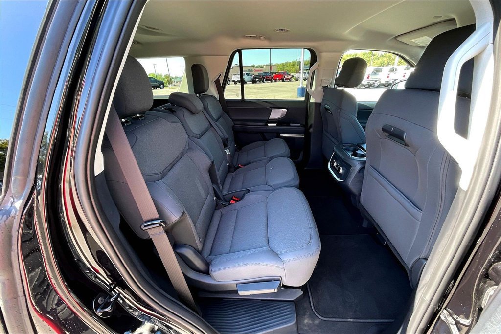 Used 2026 Ford Expedition Active AWD/4WD image 25