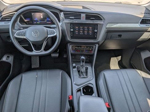 Used 2022 Volkswagen Tiguan SE image 10