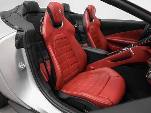 Certified 2025 Ferrari Roma Spider RWD image 23
