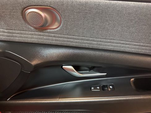 Used 2021 Hyundai Elantra Limited image 58