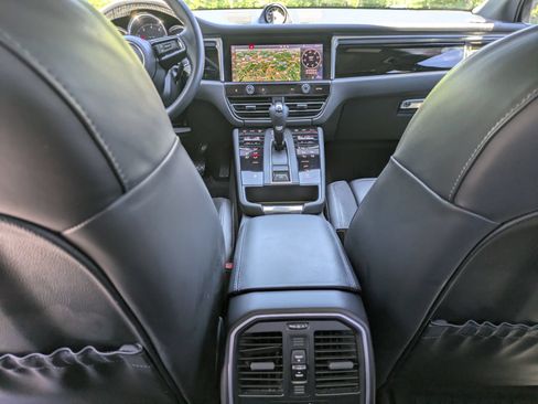 Used 2023 Porsche Macan AWD/4WD image 29