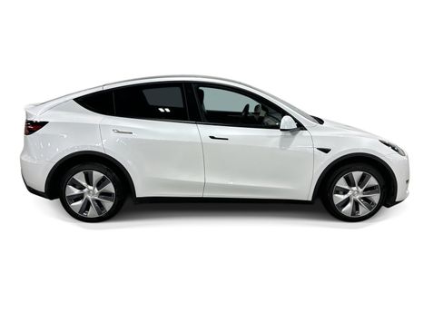 Certified 2023 Tesla Model Y Long Range AWD/4WD image 7