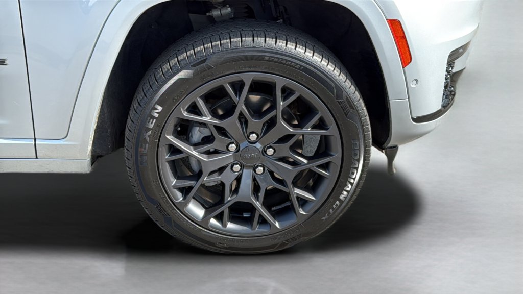 Used 2023 Jeep Grand Cherokee L Summit w/ Advanced Protech Group IV AWD/4WD image 26