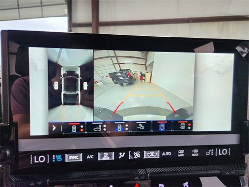 Used 2025 GMC Hummer EV 3X image 30