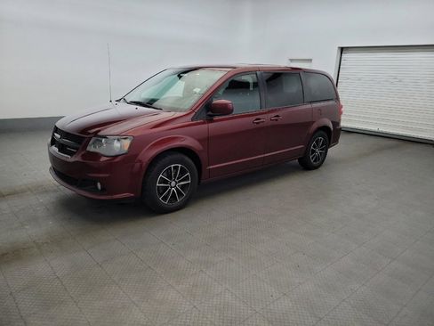 Used 2018 Dodge Grand Caravan SE FWD image 2