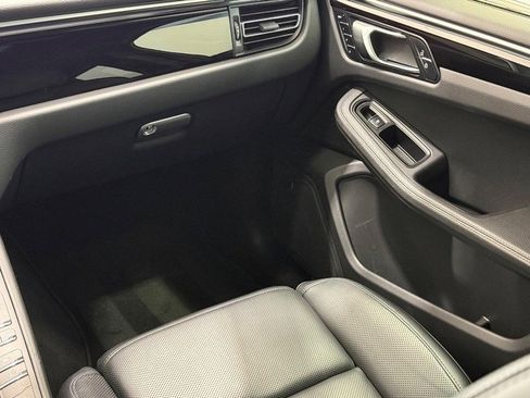 Used 2019 Porsche Macan S image 18