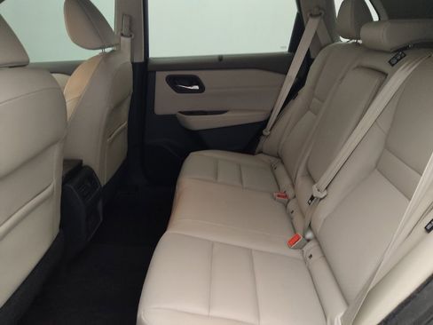 Used 2022 Nissan Rogue SV w/ SV Premium Package FWD image 18