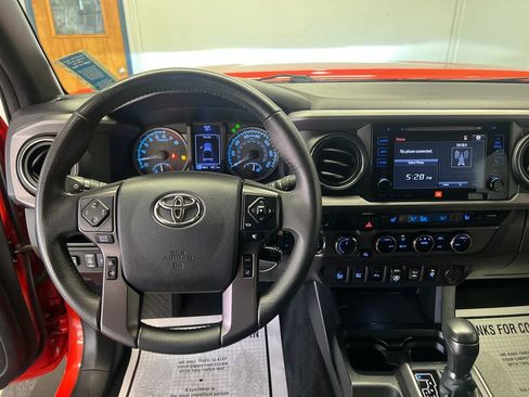 Used 2018 Toyota Tacoma TRD Off-Road image 21