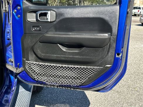 Used 2018 Jeep Wrangler Unlimited Sahara image 14