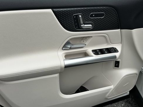 Certified 2025 Mercedes-Benz GLA 250 4MATIC image 11