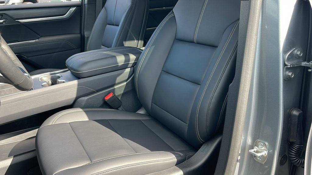 New 2027 GMC Acadia Elevation w/ Elevation Premium Package FWD image 12