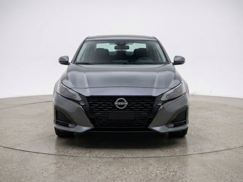 Used 2025 Nissan Altima 2.5 SV FWD image 2