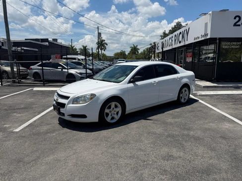 Used 2010 Chevrolet Malibu LS FWD image 1