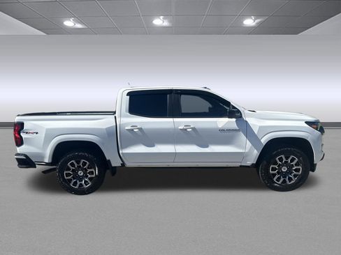Used 2024 Chevrolet Colorado LT w/ LT Convenience Package II AWD/4WD image 2