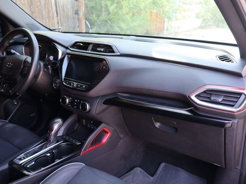 Used 2021 Chevrolet TrailBlazer RS w/ Sun and Liftgate Package AWD/4WD image 17