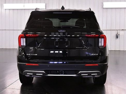 New 2026 Ford Explorer Active w/ Active Comfort Package image 6