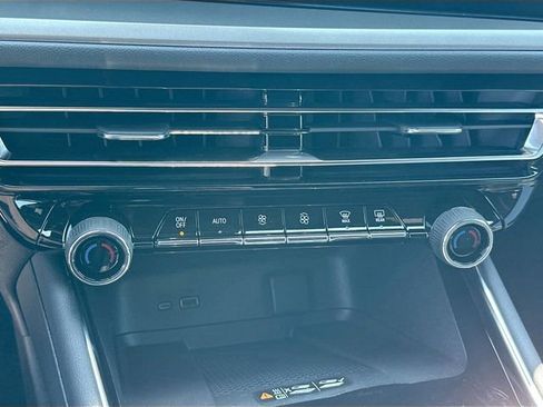 New 2025 Chevrolet Traverse LT w/ Enhanced Driving Package image 15