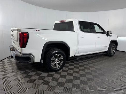 Used 2024 GMC Sierra 1500 SLE w/ X31 Off-Road Package image 5
