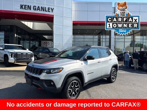 Used 2025 Jeep Compass Trailhawk AWD/4WD image 1
