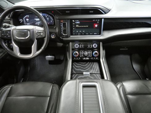 Used 2022 GMC Yukon Denali w/ Denali Premium Package image 10