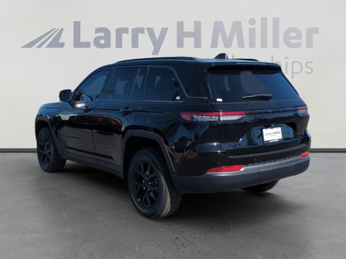 New 2026 Jeep Grand Cherokee Altitude AWD/4WD image 3
