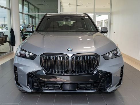 New 2026 BMW X5 xDrive40i w/ M Sport Package AWD/4WD image 12