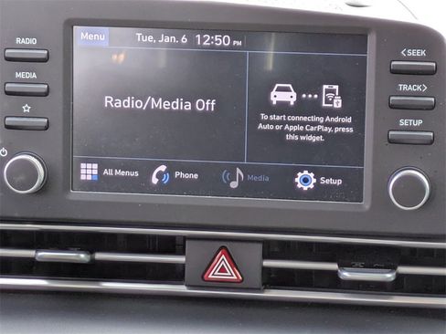 Used 2022 Hyundai Elantra SE image 16