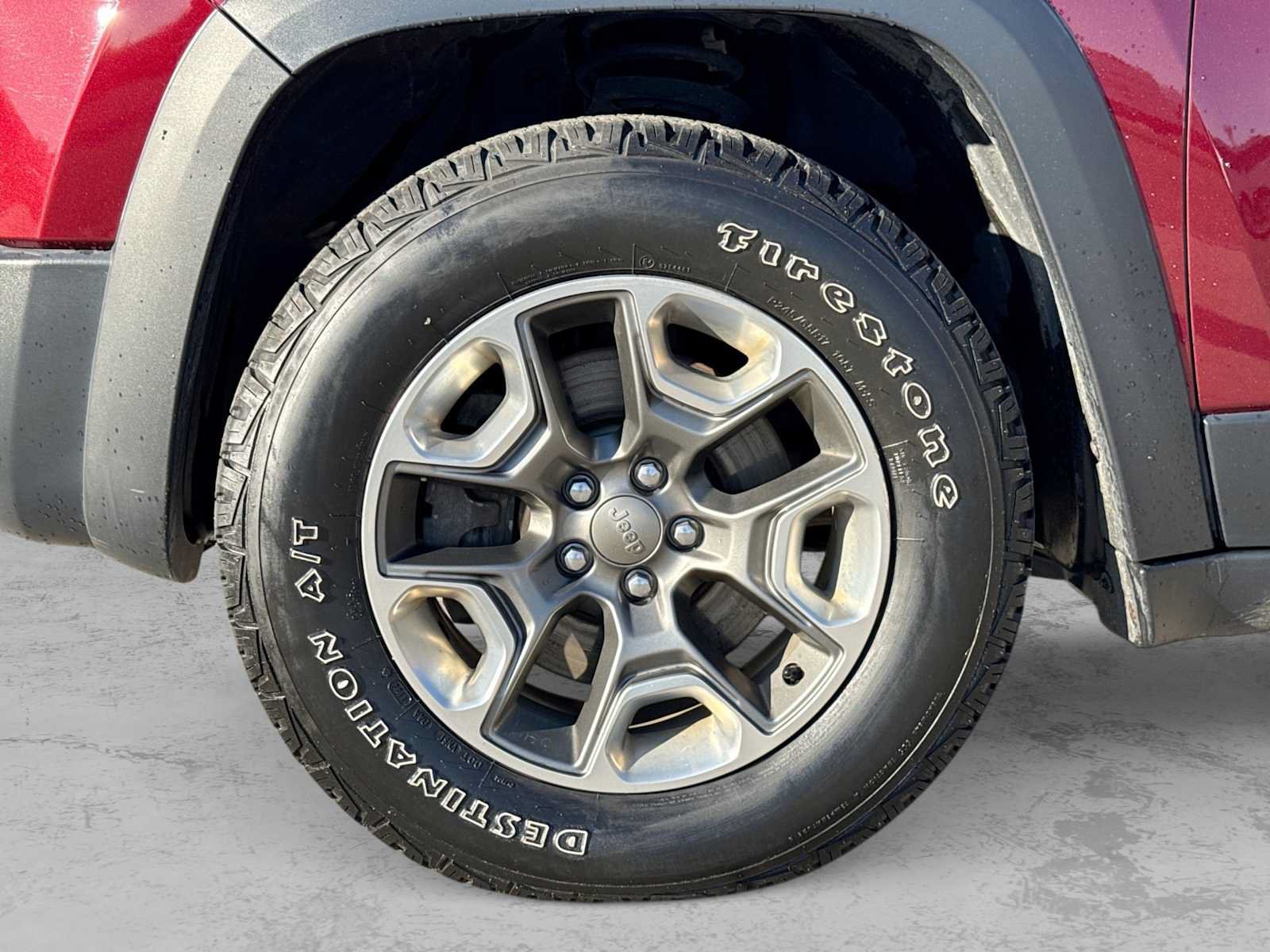 Used 2019 Jeep Cherokee Trailhawk w/ Cold Weather Group AWD/4WD image 13