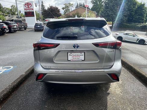 Certified 2024 Toyota Highlander Platinum AWD/4WD image 6