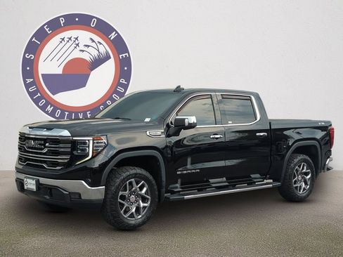 Used 2022 GMC Sierra 1500 SLT AWD/4WD image 2